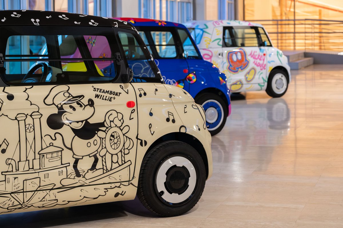 Fiat presentó una línea del legendario Topolino inspirada en Mickey Mouse, como parte de una feria cultural en Turín, Italia. Están bonitos, ¿no?🐭