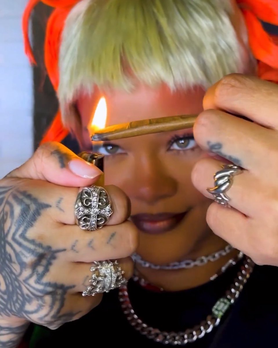 gabgonebad's tweet photo. the way rihanna looks at her blunt 😭 https://t.co/QfmSyfVUpm