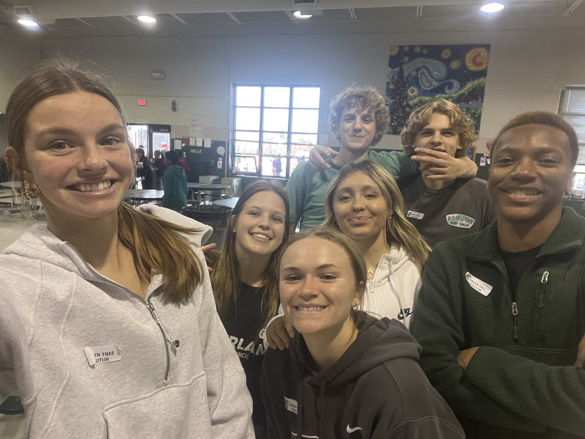 THScaptains's tweet photo. Captains Council kids popped into Green Tree today to hang out and see how things are going with the Gators.

Thanks for letting us join kick ball and talk with you at lunch!  @GTEgators https://t.co/ICgsykGV0P