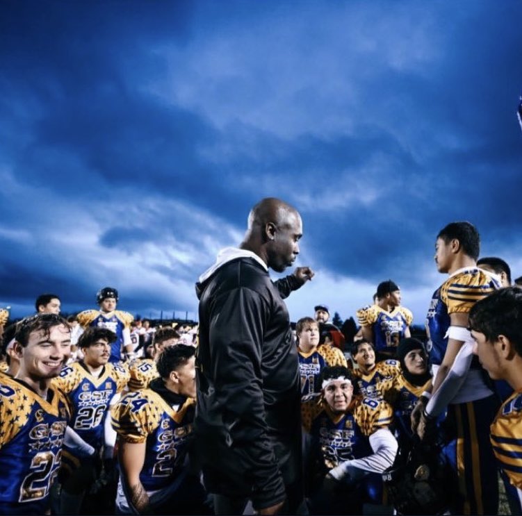 GetSportsFocus's tweet image. 🎂 Happy Birthday @GundersonCoach
#1 GSF HS All-Star Coach (2-0) 
#gsfallstarexperience 

🧐Interesting combo of individuals and schools represented in this photo…

@PadreFootball_ @UCLAFootball @scbruinfootball at @OakGroveEagles 
🔵🟡🔵🟡🔵