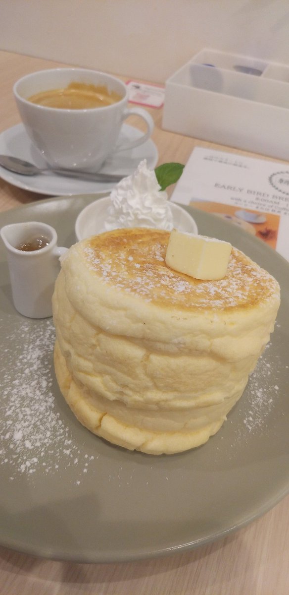 toWho9's tweet photo. 盛岡駅のKOJIMA CAFEのパンケーキ！ふわっふわ！ #岩手 #盛岡 #パンケーキ https://t.co/sHubf2wbp9