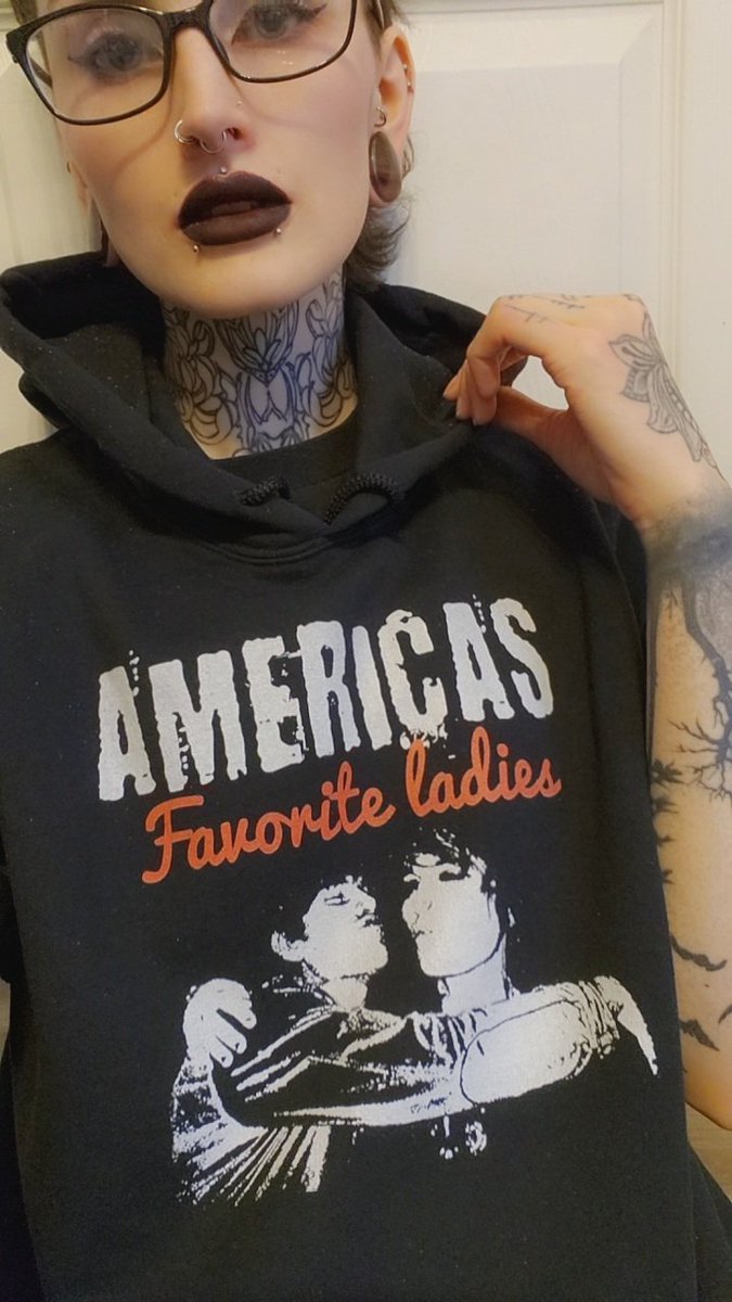 XOcandace's tweet photo. #americasfavoriteladies @JohnnieGuilbert @jakewebber https://t.co/rw9VSiUltW