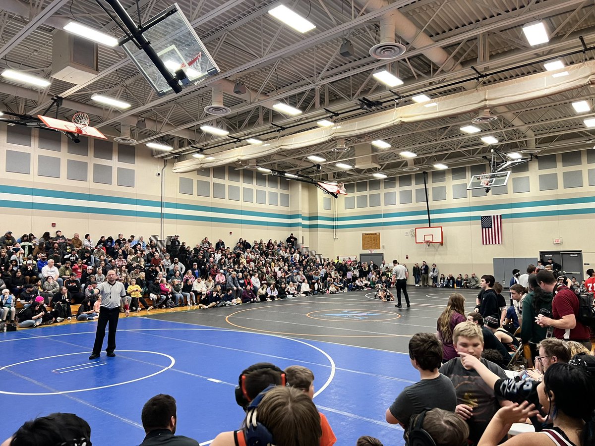 Our future huskies from DeLong and Northstar are scrapping tonight at the Northstar Polars Scramble! 8 teams and over 200 local wrestlers!
