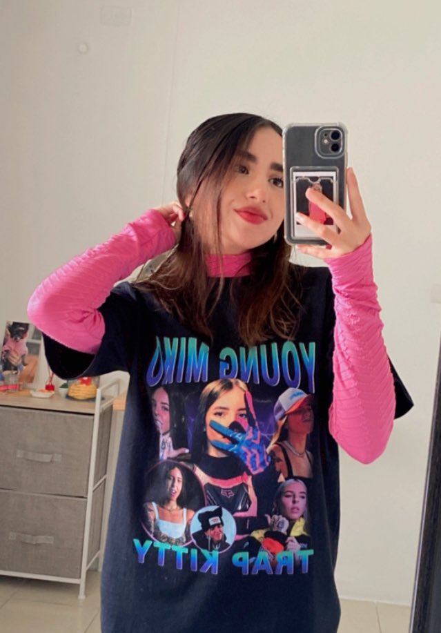 Yaredalarcon_'s tweet photo. hola trap kitties 💓, yo soy Lu, tengo 25 años, soy de Mx y comparto signo con BabyMi, me pone muy contenta conocer a más de ustedes, el fandom me parece súper comfy y cute (también soy swiftie) aquí estoy para interactuar y ser amigas #IntegracionTrapKitty https://t.co/PeED19eyif