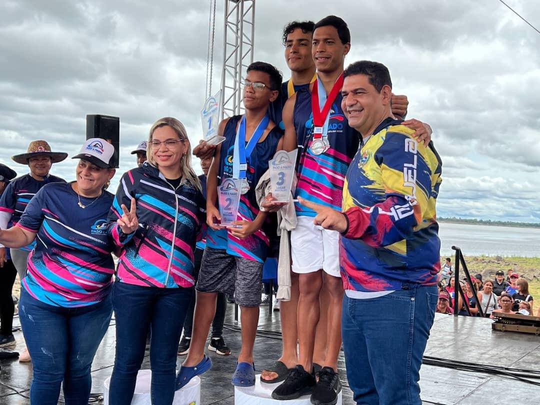 OviedoPSUV's tweet photo. #EnEsteMomento Recuerdo nuestros eventos insignia, la Media Maratón de Ciudad Guayana y el Paso a Nado entre los ríos Orinoco y Caroní que fueron todo un éxito en organización y, por supuesto, en su gran participación.

#MemoriayCuenta2023
#FebreroAntiimperialista https://t.co/nTydXPedvm