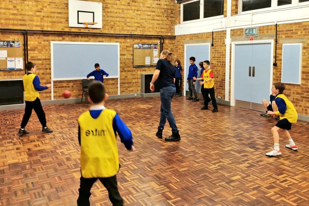 Tonight our Juniors got into 🈲 #ChineseNewYear (albeit a little early)... taking on some 🧩 tangram puzzles,  🥢 chopsticks challenge and learning a little about the year of the 🐉 Dragon!!! Also playing football cricket, Ball-He, Dodgeball and more 👍 #BBadventure