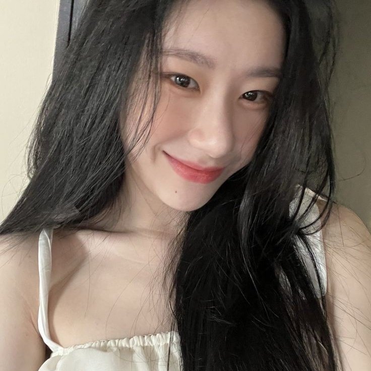 ㅤㅤㅤㅤㅤㅤ¡  Ᏼingo  !  
                             🎧

               Ꭲemática : Chaeryeong 
                   Ꮲremio : Robux

      𝐑ܿeglas, puestos y más info debajo.