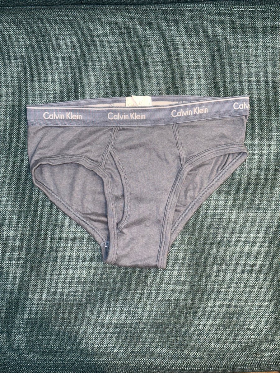 dadstopdrawer's tweet photo. New in the posh store: Blue CK briefs, size M. Great condition. https://t.co/KdHLPEgWFE