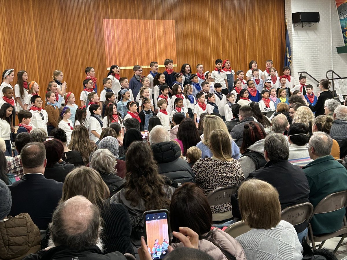 HighlandCT's tweet photo. Congratulations to our 4th and 5th grade students for an amazing performance at the Highland Winter Music Concert. https://t.co/6TCuFspPsO