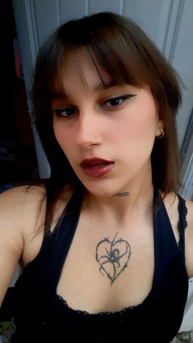 flowrsmarian's tweet photo. que onda che llegue tarde? bueno me llamo luciana pero pueden decirme lu, luli, lula o como quieran. tengo 19. mi canción fav es amandita, lisa y bi 💋. soy re copada hablenme cuando quieran, quiero amiguis tambien así que nada eso muak.
#IntegracionTrapKitty https://t.co/Ko7ngBYl64