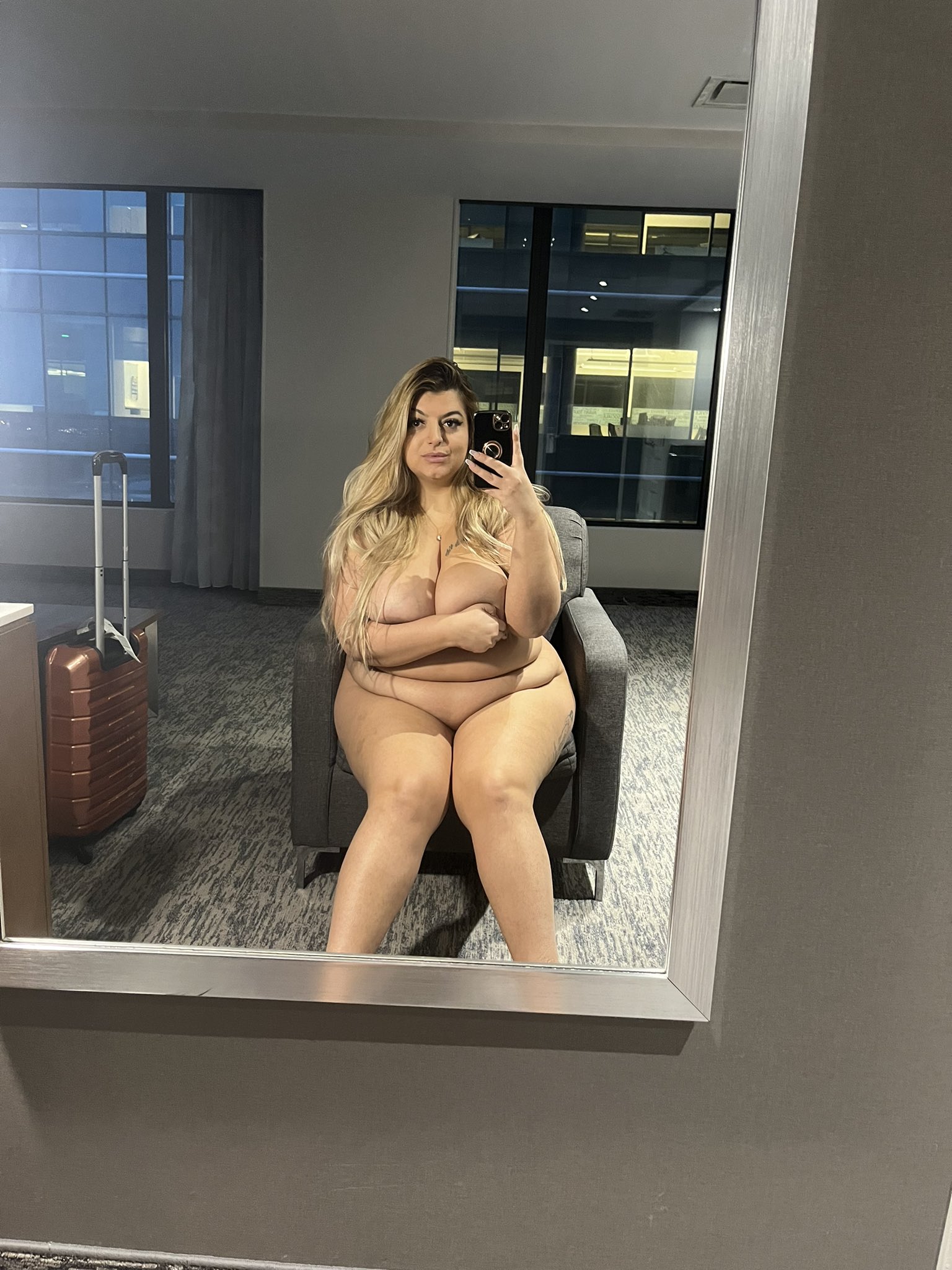 Calista Diamandis 👑 TORONTO on X: I see changes in my body, but I also  see my belly loosening even more. I sat to take this photo thinking Id  feel better in