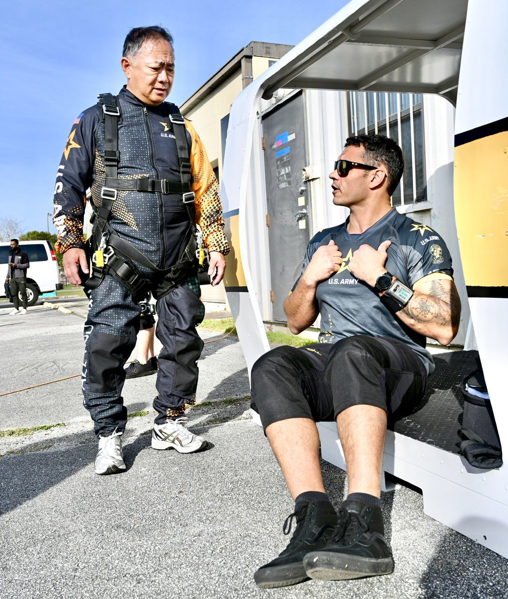 MiamiBattalion's tweet photo. Finally we would like to thank the @armygoldenknights once again for not only giving our divers a great experience but also further showing the amazing possibilities that come with being a part of the U.S. Army ⭐️🪂
#Armymiami #armygoldenknights #skydiving #beallyoucanbe https://t.co/r0OsooxvJE