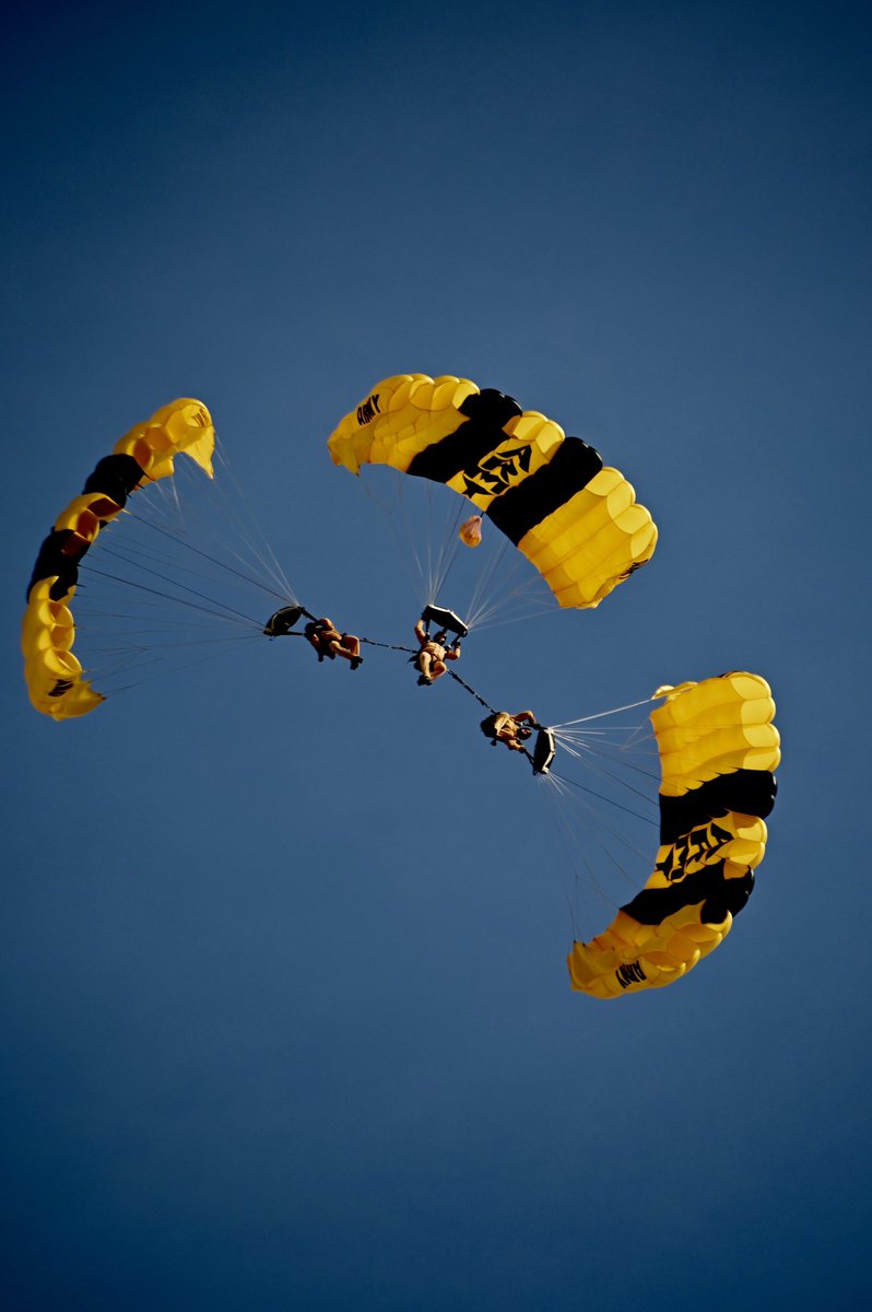 MiamiBattalion's tweet photo. Finally we would like to thank the @armygoldenknights once again for not only giving our divers a great experience but also further showing the amazing possibilities that come with being a part of the U.S. Army ⭐️🪂
#Armymiami #armygoldenknights #skydiving #beallyoucanbe https://t.co/r0OsooxvJE