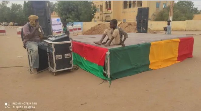 TomLope95565011's tweet photo. 🛑#MALI

🕳️Region de Gao

  La mobilisation de la population en réponse à l'appel du gouvernement pour soutenir la décision de retrait du Mali de la CEDEAO.😂😂😂

TOM LA SOURIS 🕵️ https://t.co/iLu2L4u4mI