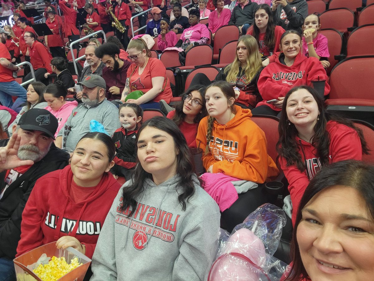 BrandiHart15's tweet photo. #GoCards #LouisvilleWBB https://t.co/XCFepgludD