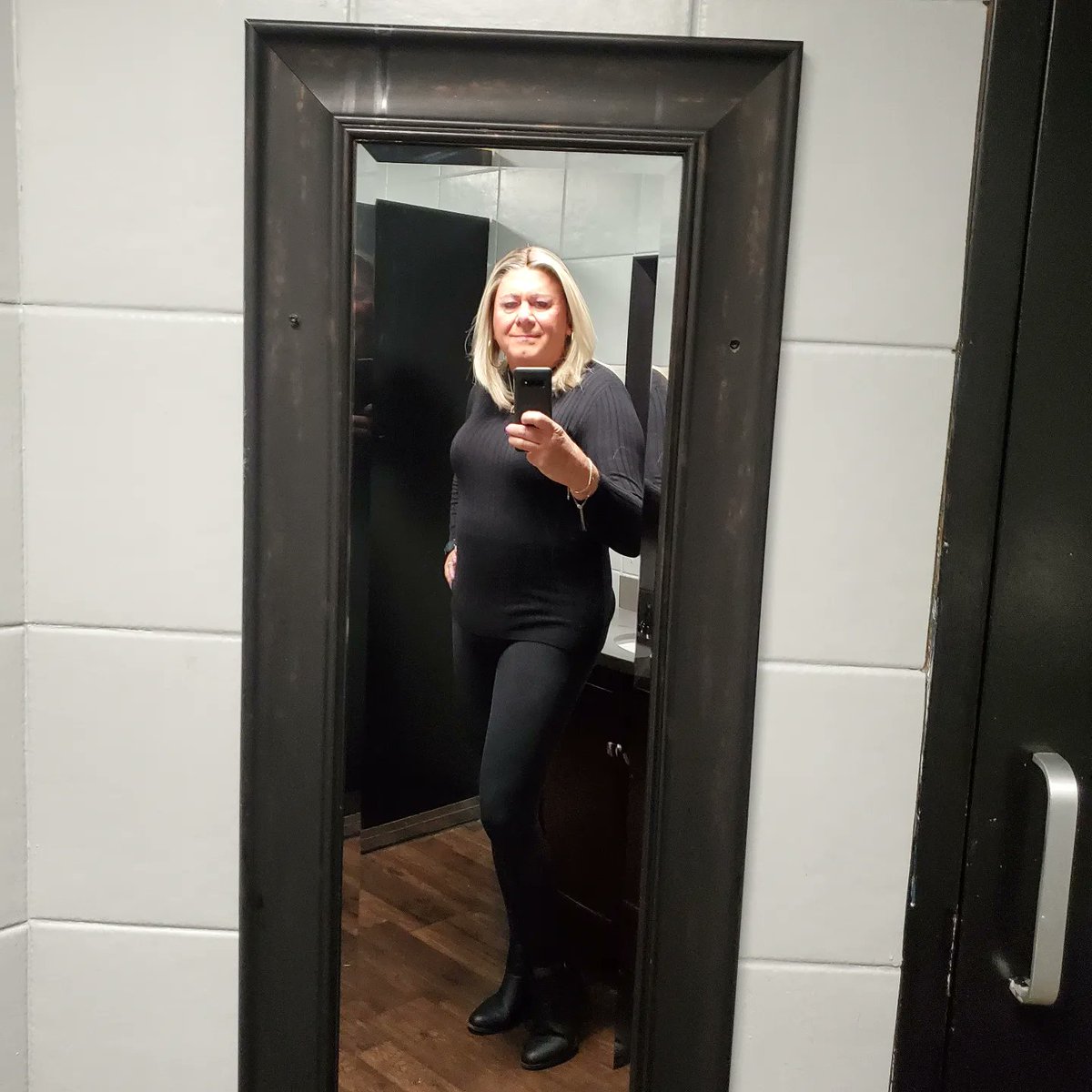 Katrina34723394's tweet photo. First Thursday night out this year https://t.co/nx0jOhzC7A