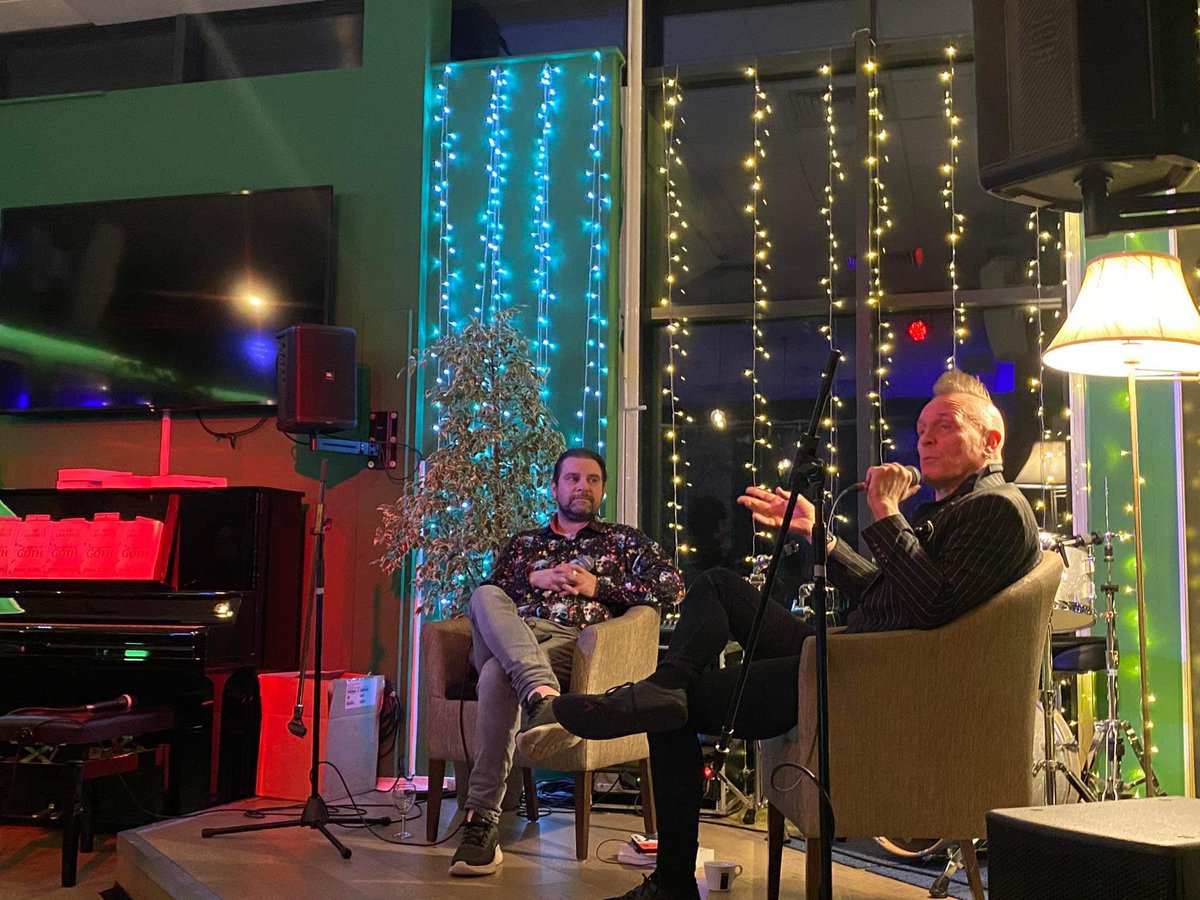 VToda's tweet photo. My sister took these pictures from tonight.
I blinked during one, so embellished it slightly.
THANK YOU ALL for coming to see @johnrobb77 and @7Deadly_Spins in conversation.
๐ค๐ค
#GothAF #PunkRock #TheArtOfDarkness https://t.co/4p50hehmDP