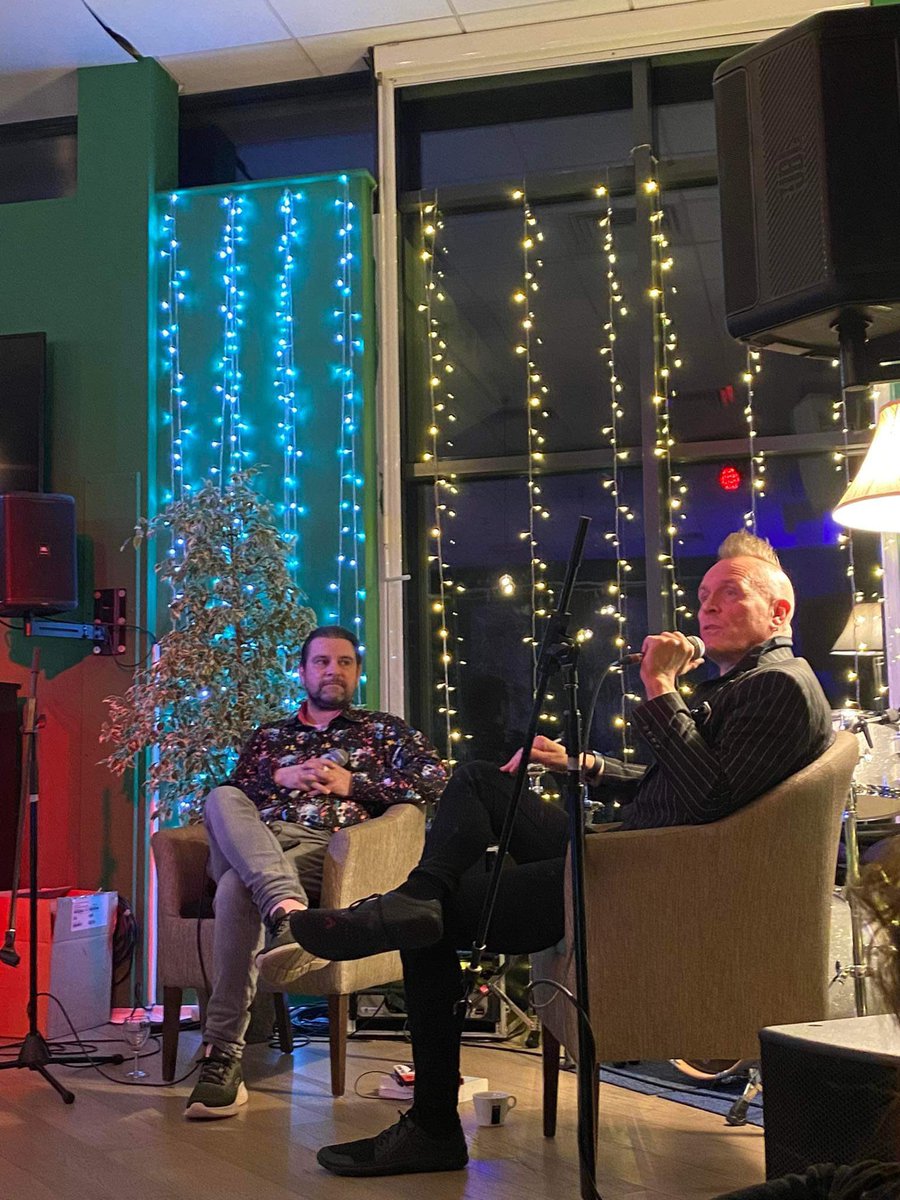 VToda's tweet photo. My sister took these pictures from tonight.
I blinked during one, so embellished it slightly.
THANK YOU ALL for coming to see @johnrobb77 and @7Deadly_Spins in conversation.
๐ค๐ค
#GothAF #PunkRock #TheArtOfDarkness https://t.co/4p50hehmDP