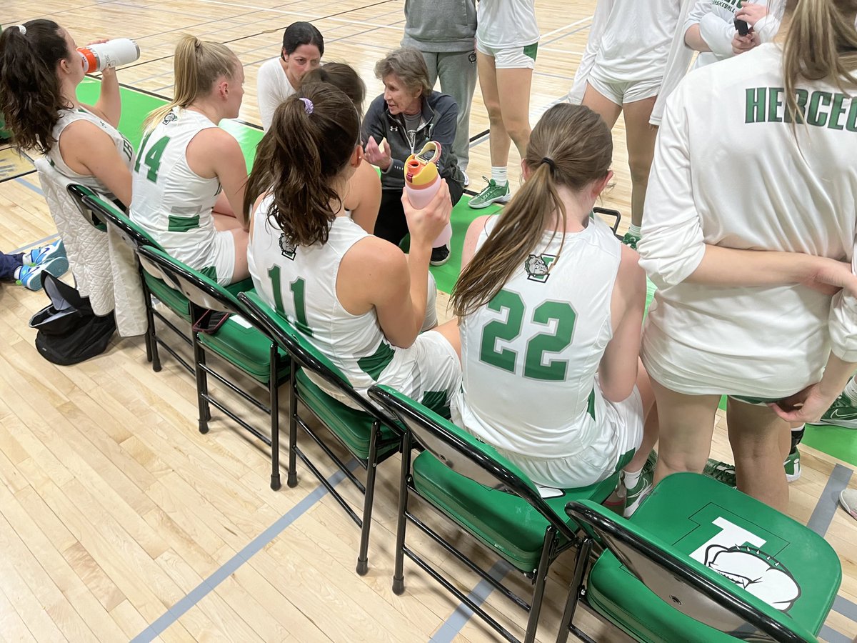 Irvington High gym packed &amp; loud in anticipation of coach Gina Maher’s historic 800th win. No room in parking lots, either. Maher, shown here a few minutes ago, talking to her team during a time out, has her team up  20-0 over Eastchester end of 1 quarter ⁦⁦<a href="/IrvBulldogs/">Irvington Athletics</a>⁩