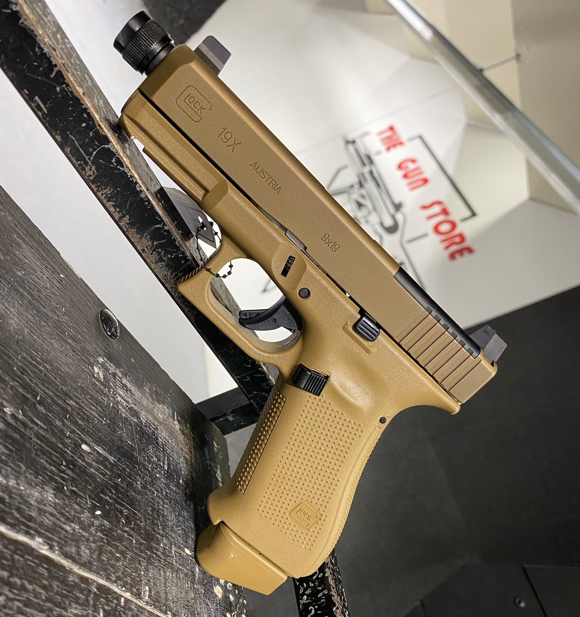 Gunstore tweet picture