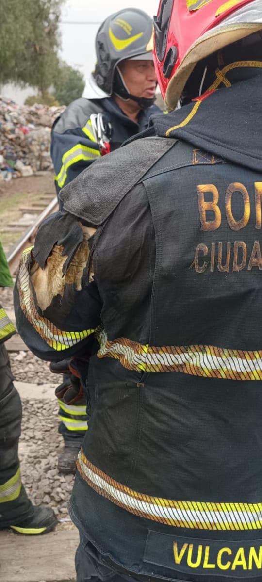 MikaelO0o's tweet photo. ¿Y ahora a quien harán responsables si algo les pasa a los elementos del @Bomberos_CDMX?  todo por la voracidad de esta administración corrupta liderados por el gran @JefeVulcanoCova (Pérez Roba) EEP que no cumplen con los estándares calidad, solitos se queman. @_VicenteSerrano https://t.co/mt5hdI8J89