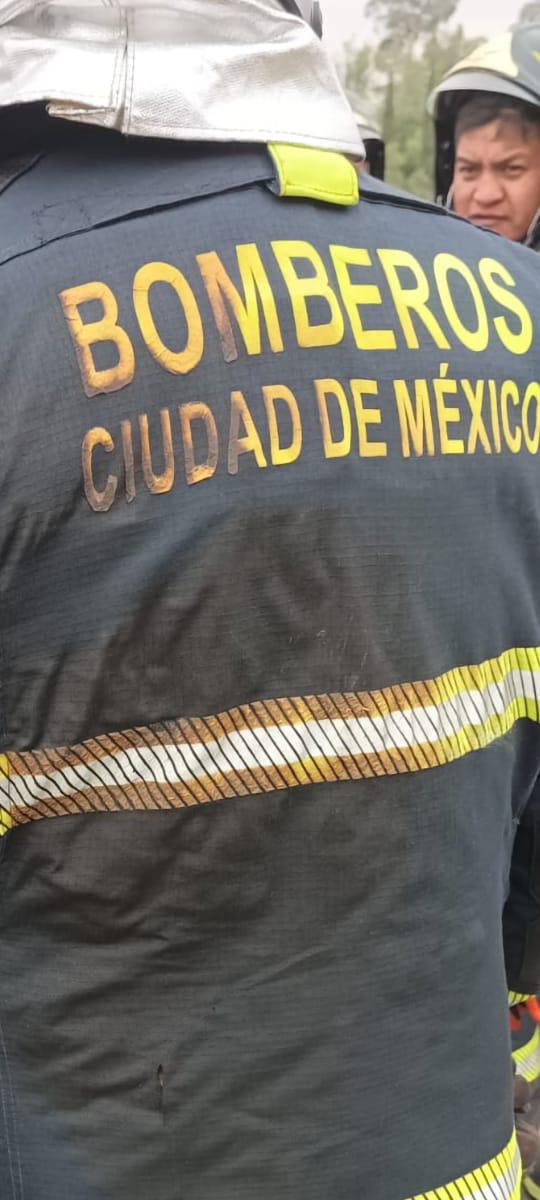 MikaelO0o's tweet photo. ¿Y ahora a quien harán responsables si algo les pasa a los elementos del @Bomberos_CDMX?  todo por la voracidad de esta administración corrupta liderados por el gran @JefeVulcanoCova (Pérez Roba) EEP que no cumplen con los estándares calidad, solitos se queman. @_VicenteSerrano https://t.co/mt5hdI8J89