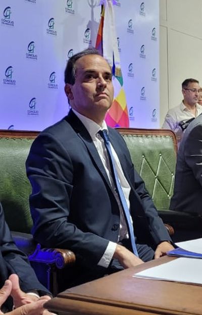 El mayor anuncio del intendente en la sesión inaugural: la creación de "La Guardia Urbana". Sí, otra vez lo mismo. Antes creó el EPU. Se armó una estructura de personal para ayudar en el combate al delito y terminó haciendo multas de tránsito. Así no se combate la inseguridad