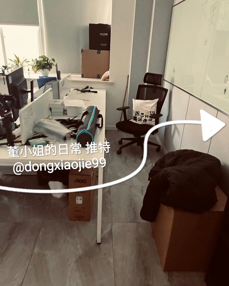 睡不着八点就到公司了，有史以来最早的一次，公司一个人都没有，只有保洁阿姨在打扫卫生 https://t.co/VuEapgM7o8