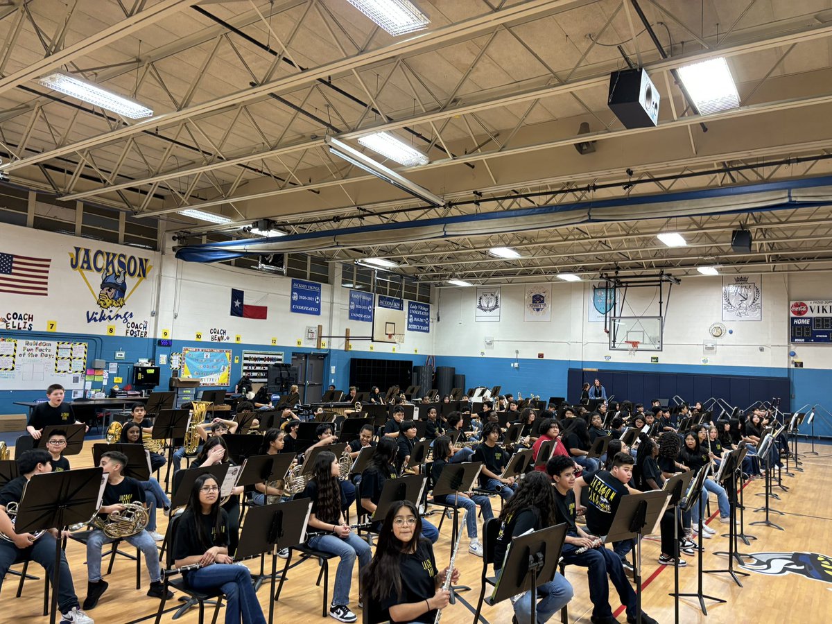 Jackson_Vikings's tweet photo. A full house for the Beginner Band concert! And a full band!!! Lots of musicians! #jtcgobig #levelup https://t.co/7IaaIQaYeo