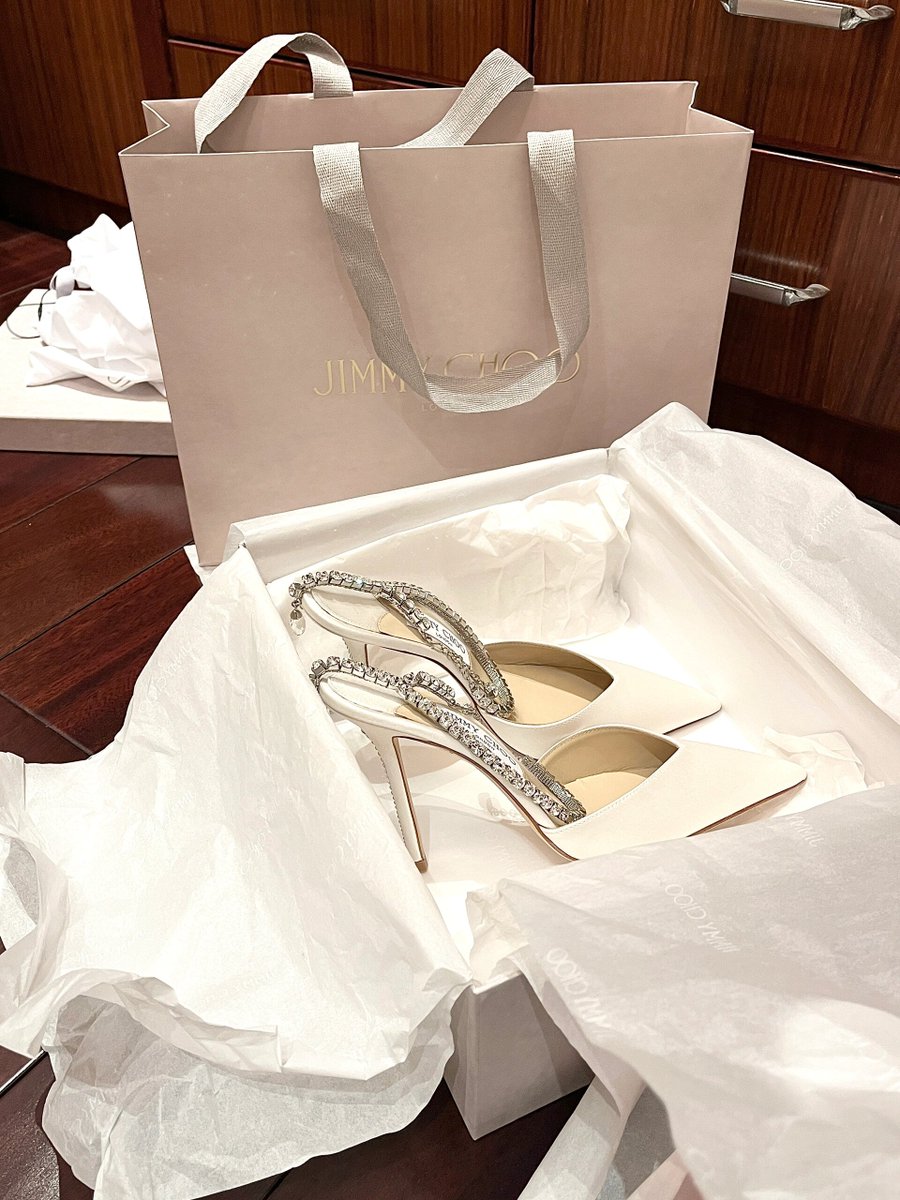 gopal_1_2_3's tweet photo. It's so beautiful that I want to keep it without wearing it. ✨👠 https://t.co/QR1yr1wVnD