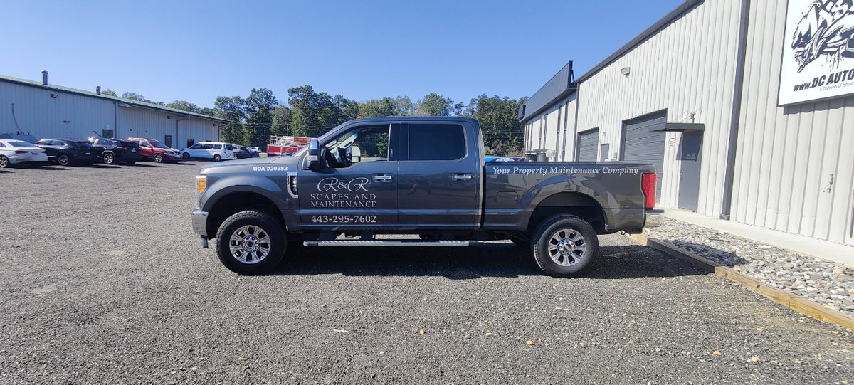 EmpireGraphics's tweet photo. Did you know? #trucklettering is an affordable way to get your brand seen daily. A well lettered vehicle can get up to 30,000 views per day? Talk about #ROI. #returnoninvestment #smartmoney #empiregraphics https://t.co/6hTkXOzWIo