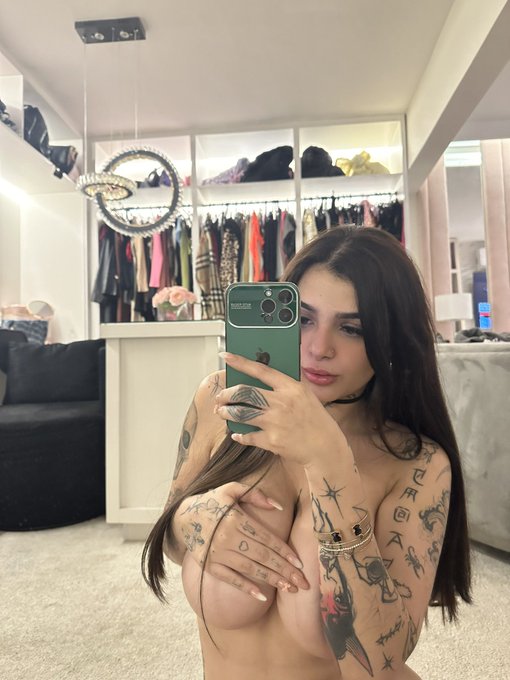 Les dej&eacute; nuevo contenido beb&eacute;s 😈💋 me visito mi prima https://t.co/yEzErgPG9O https://t.co/ynz51dNVW8