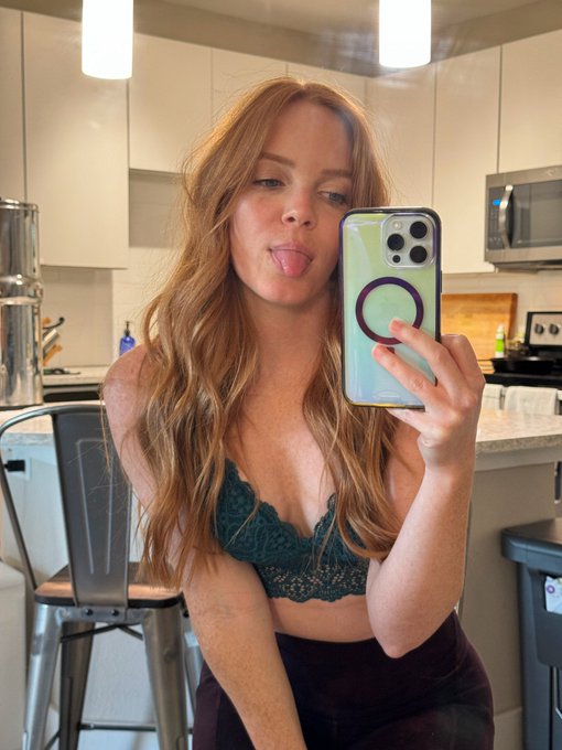 Join my discord pretty pleaseeee  https://t.co/xEgvEVqLCZ https://t.co/RfF7QiDjzd