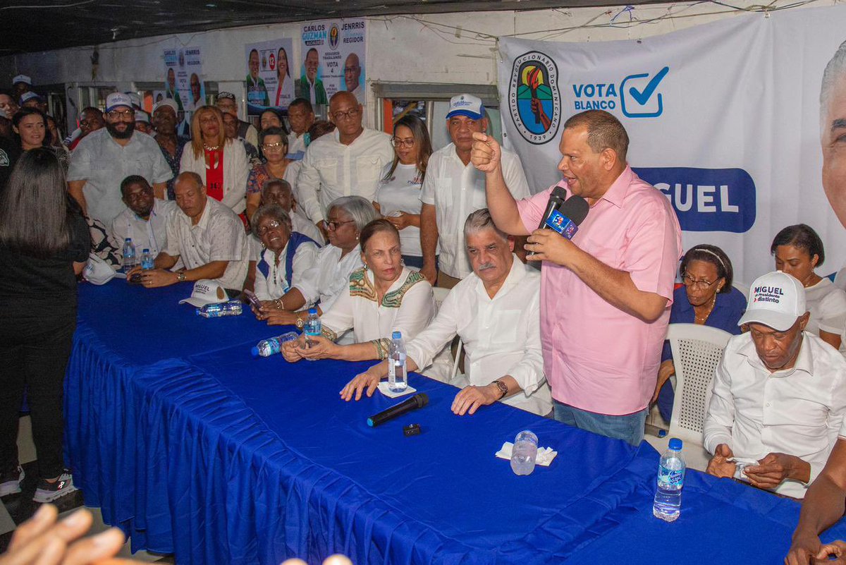 CarlosGuzmanDr's tweet photo. Nuestra alianza sigue fortaleciéndose de forma productiva, agradecemos infinitamente el respaldo del presidente del PRD  @miguelvargasm por el compromiso de que SDN continúe transitando por los sendero del progreso y la modernización. 

#RescateRD 🟢⚪️🟣

#SeguimosTrabajando https://t.co/PrXNnu8Zia