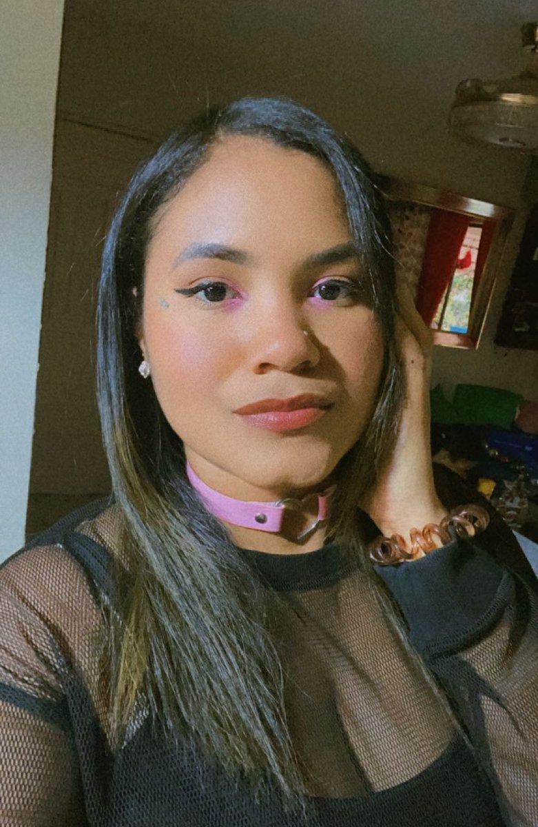 Melwassupera's tweet photo. Holisss soy Melany pero me pueden decir Mel, tengo 24, soy de rd conocí a miko en abril de 2023 por Riri y tuve la oportunidad de verla en concierto. Mis canciones son 8am, riri, fina, chulopt2, vendetta,dispo todas la vdd espero que interactuemos mas #Integraciontrapkitty 💖 https://t.co/rvMOLPGjOS