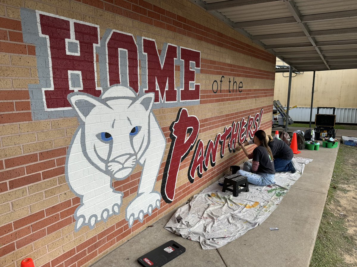 TBradleyMurals's tweet photo. Yesterday it was Leopards and today it is Panthers! Another project @HISD_Crespo that overlooks their blacktop playground! #HomeofthePanthers https://t.co/1oEWggzlEQ