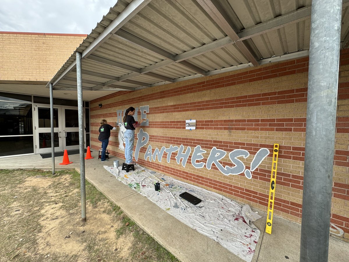TBradleyMurals's tweet photo. Yesterday it was Leopards and today it is Panthers! Another project @HISD_Crespo that overlooks their blacktop playground! #HomeofthePanthers https://t.co/1oEWggzlEQ