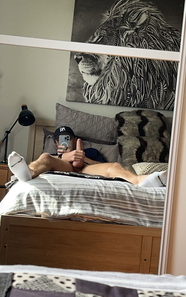 KiwiBator's tweet photo. WFH vibes - who’s joining? https://t.co/qxi4tGMeCd