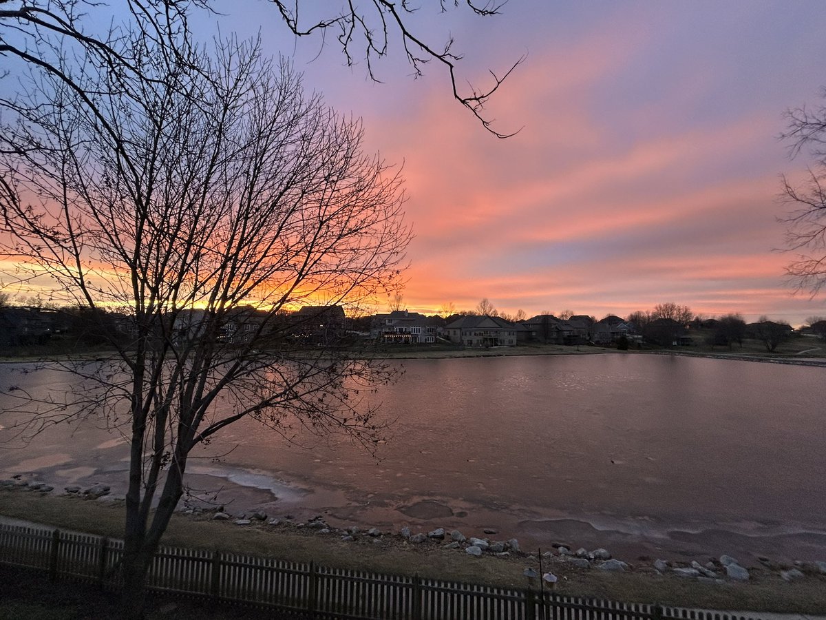 rab722's tweet photo. @MikeNiccoKSHB41 Sunset near Liberty https://t.co/KIWiftBDFA
