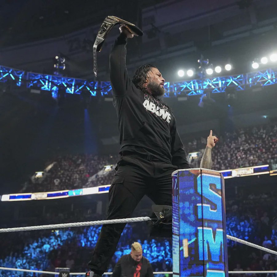 WrestlingWCC's tweet photo. Roman Reigns will appear on the February 2nd edition of Smackdown ๐ฉธ https://t.co/ykdEhZm6if