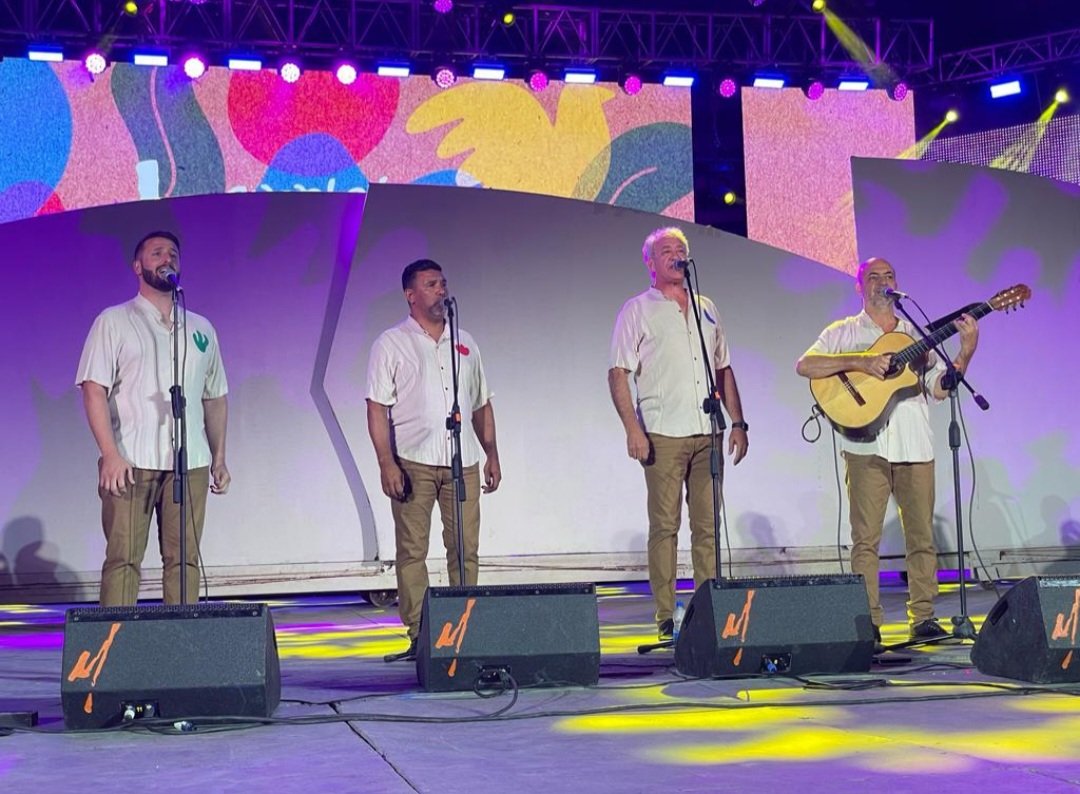 cer_juli's tweet photo. Algunas imágenes más de la Conferencia de prensa y la actuación en el escenario mayor... Desde la primera fila @marcelojarafolk nos comparte estas hermosas fotos...

@cuarteto_kareoficial @petrellidiego @julian_cr1 @mau_cuesta @gianniiazzetta https://t.co/V9RS0b5DER