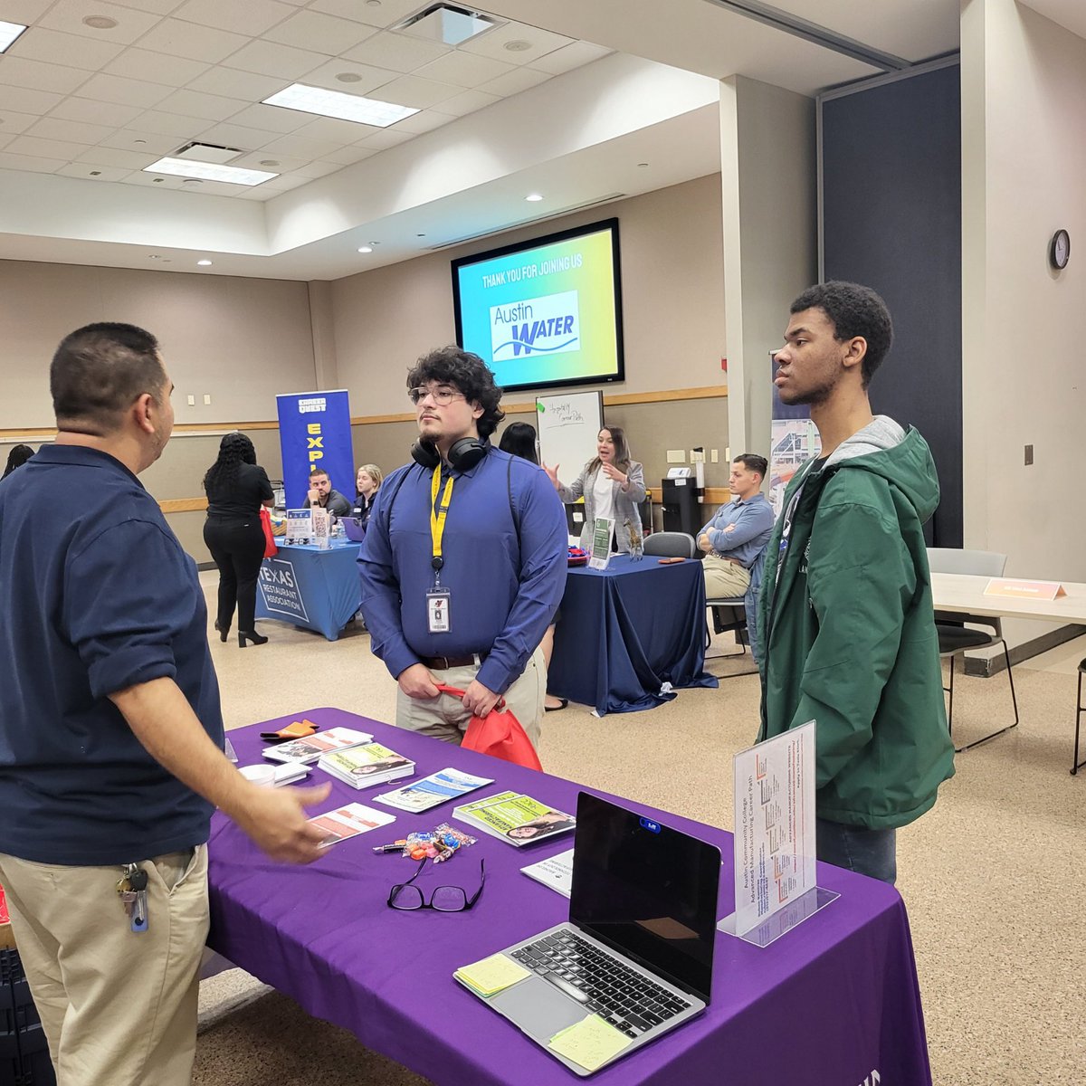 MsEdsonsKiddos's tweet photo. Our @cliftoncds seniors demonstrated so much initiative at today’s @wfscapitalarea #PathwayConnect #Networking event. They learned about career opportunities, met prospective employers, distributed resumes & even got some free headshots.
@AISD_CTE @Secondary_AISD @AustinISD https://t.co/Sm4Pz95cRF