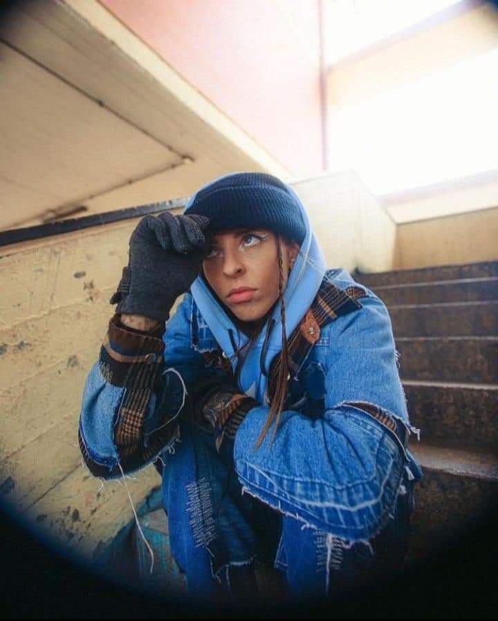 glowingmiko's tweet photo. holaaa soy santi, tengo 20 y conocí a vicky en 2020, mi canción fav es trending y 105F
no se q más poner pero el q quiera me puede hablar con confianza al md 
#IntegracionTrapkitty https://t.co/OimrdXE5KU