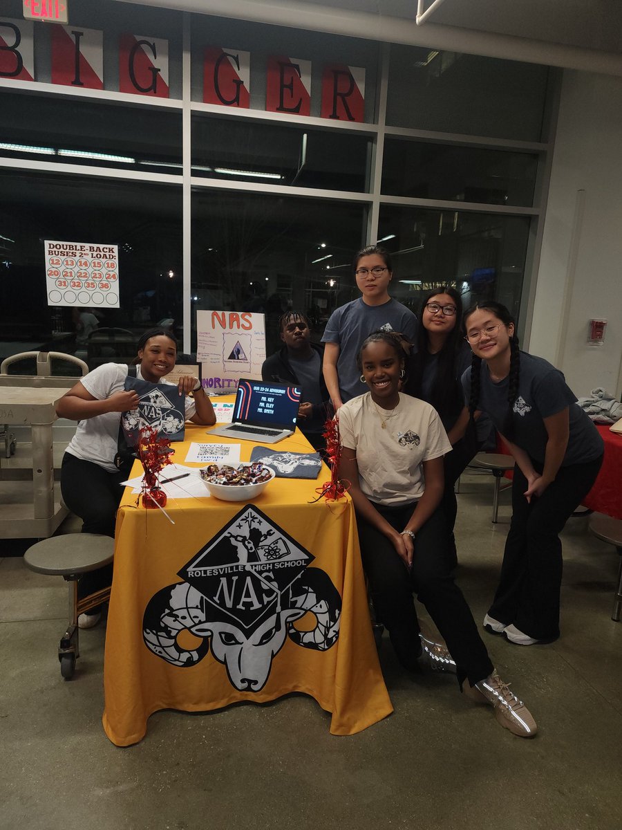 SpcTkey's tweet photo. NAS table at curriculum night!
#NAS #RHS https://t.co/HqXCzsurvu