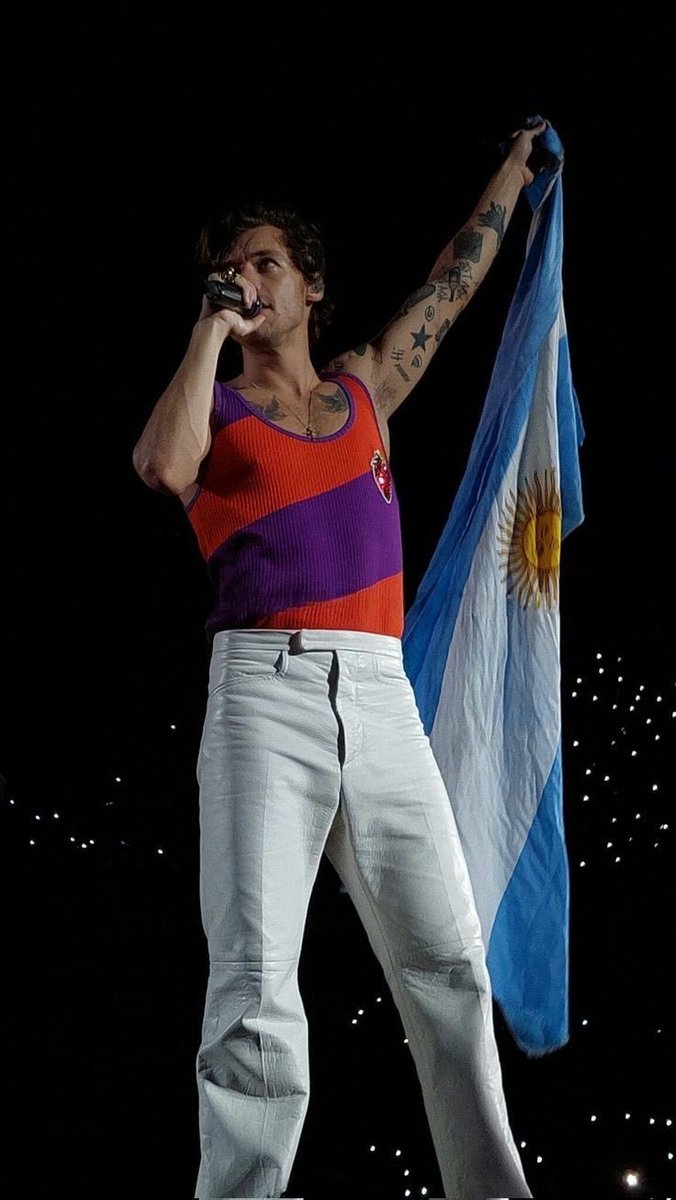 kttaa4's tweet photo. felices 30 harry, te amo con todo mi corazón!!! te vi el 04/12/2022 y todavía no caigo🥹💕🫶🏻💚 https://t.co/drByHkRDpu