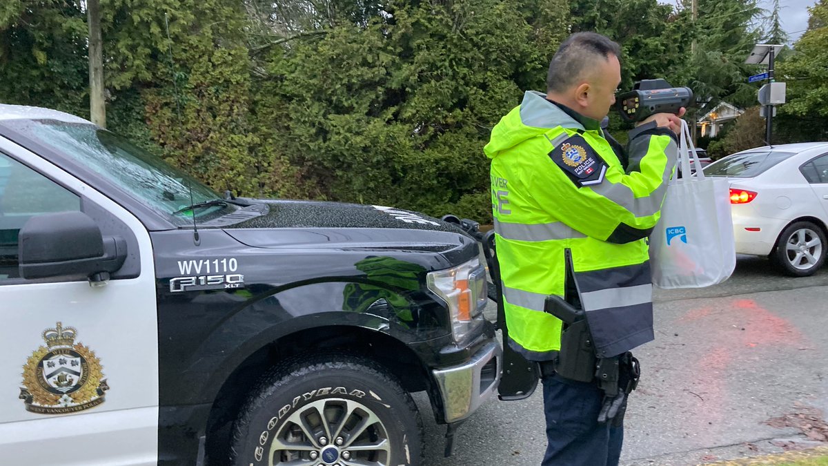 RoadSafetyLou's tweet image. Glad the rain held off for our pop-up road safety blitz @WestVanSchools @ecole_PJ with @WestVanDistrict @WestVanPolice @BeingKulvir @nsscbc @icbc &amp;amp; #speedwatch volunteers. 

🚸Unless otherwise posted, a 30 km/h speed limit is in effect in school zones  8am-5pm🚸

#NoNeedForSpeed