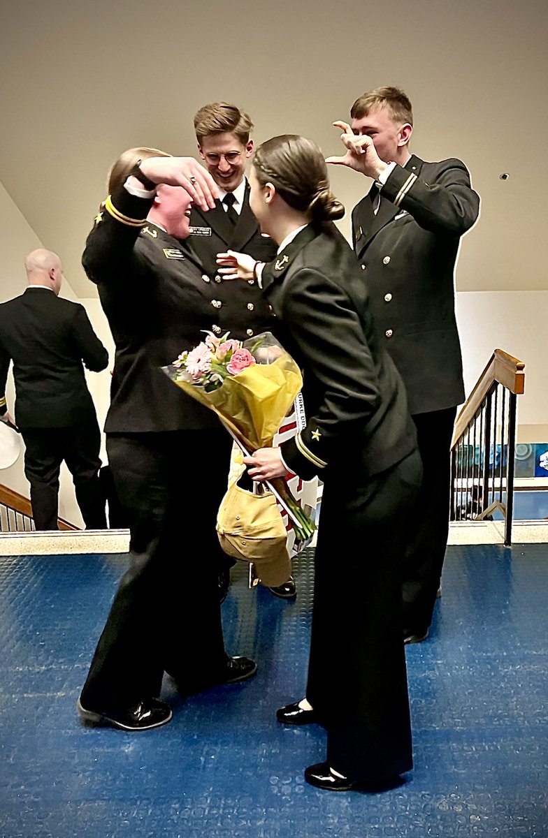 NavalAcademy's tweet photo. Scenes from Ship Selection going on now in Alumni Hall β Mids are SWO happy!
#shipselection #gonavy #usnavy https://t.co/86Iz6UcNXt