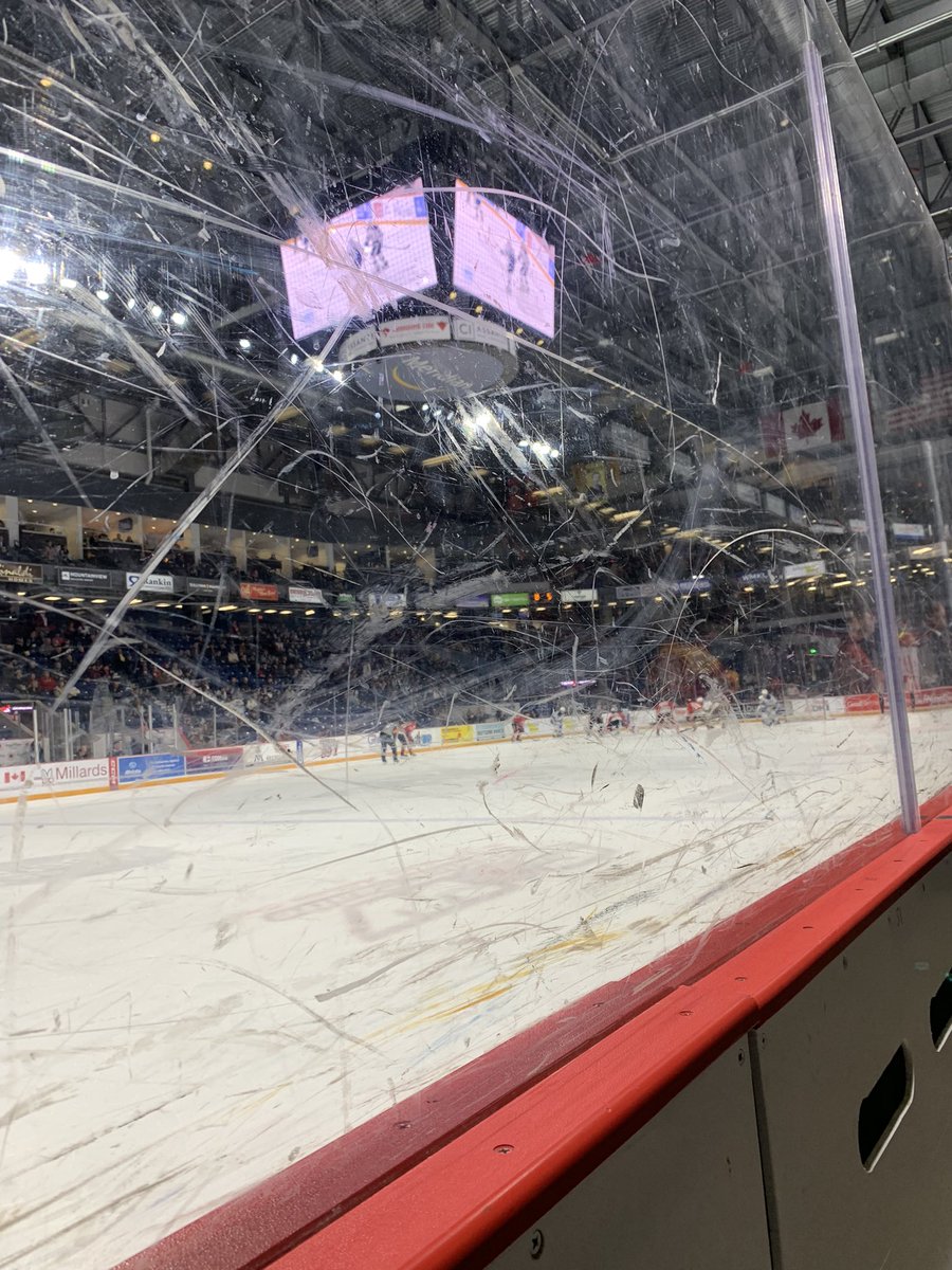 idontrecycle's tweet photo. @OHLIceDogs I can’t see through the glass. I bought front row tickets my dawgsss https://t.co/MOlqTvV7Xg