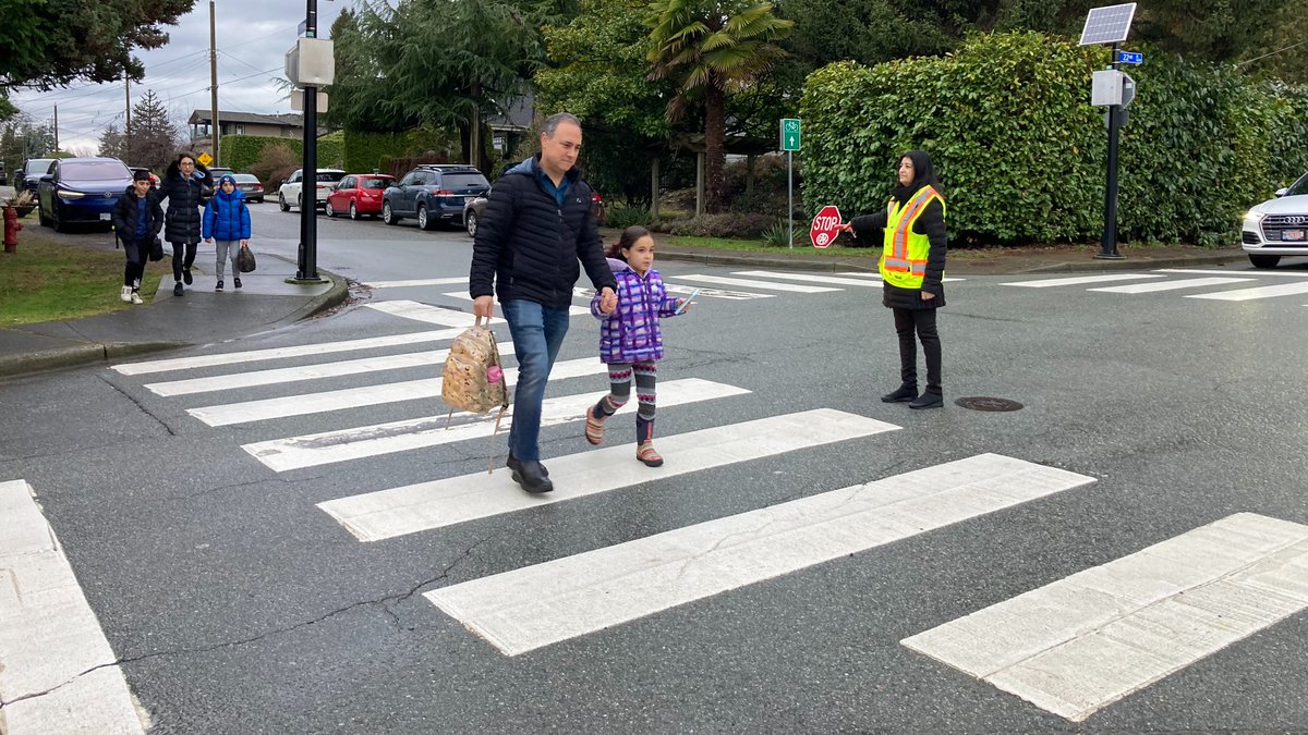 RoadSafetyLou's tweet image. Glad the rain held off for our pop-up road safety blitz @WestVanSchools @ecole_PJ with @WestVanDistrict @WestVanPolice @BeingKulvir @nsscbc @icbc &amp;amp; #speedwatch volunteers. 

🚸Unless otherwise posted, a 30 km/h speed limit is in effect in school zones  8am-5pm🚸

#NoNeedForSpeed
