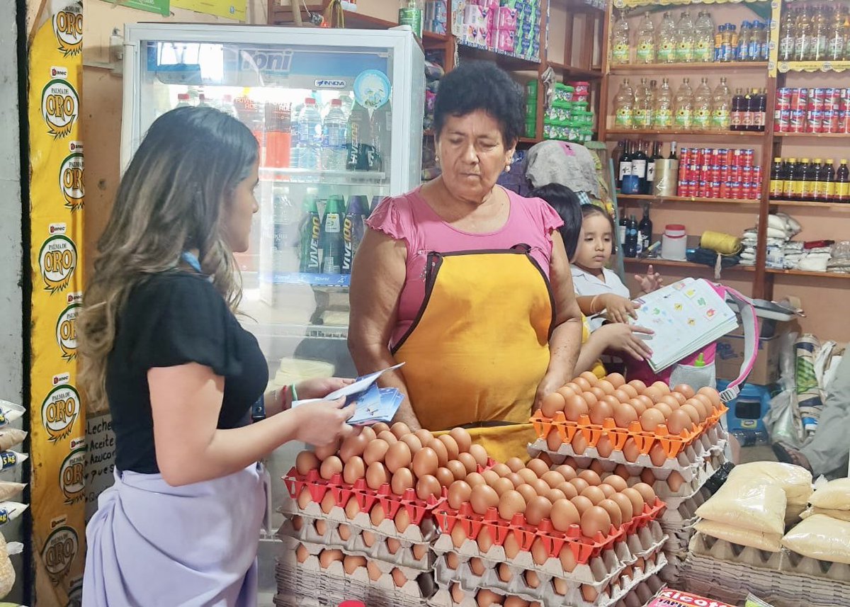 DefPublicaEC's tweet photo. 📍#Loja 

En el Mercado Municipal del cantón #Macará, nuestros defensores públicos realizaron una brigada jurídica, en la cual los comerciantes y moradores del sector, conocieron sobre los servicios legales gratuitos que brinda la institución.

¡Trabajamos en beneficio de las personas más vulnerables del país 👧🏻🧓🏼👵🏼🧒🏻👦🏻!

#SeguimosCreciendo 📈